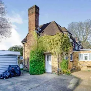 Lovely In The Heart Of Shirley- Holiday home *