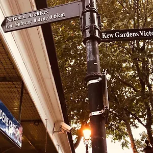 Homestay Kew Gardens & National Archives