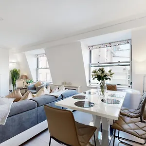 Apartment In Bond Street London