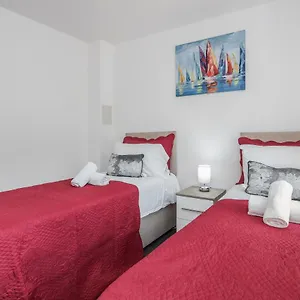 Conen Image Two Apartment *