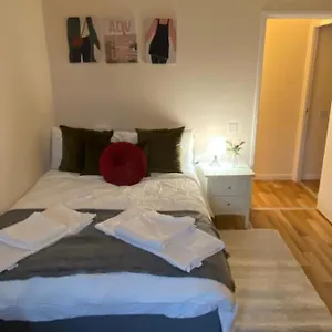 Apartment Vfi House London