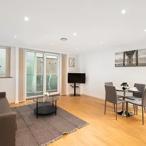Skyvillion - Station Road With Balcony & Parking