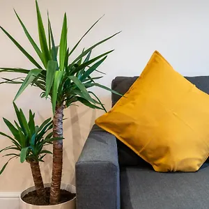 1bd For 2-4. New Flooring & Furnishings Apartment *