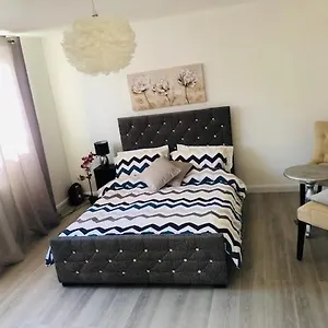 Beautiful Large In Flat * London