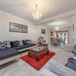 Flourish - Marlands - Ilford Apartment *