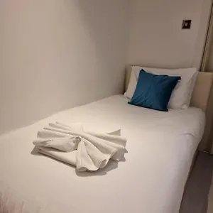 F2- Basement Fits 1 Near Paddington * London