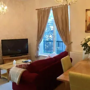 Spacious In The Heart Of Camden Town Apartment
