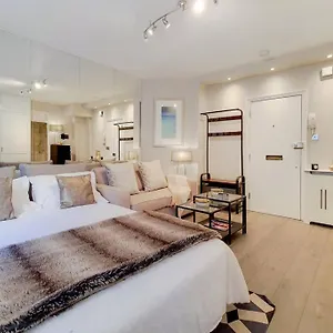 Stylish Knightsbridge Studio, Steps From Harrods. Apartment