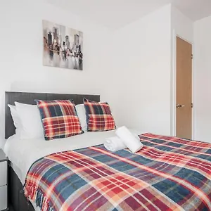 Beautiful 3-bed In Apartment Romford