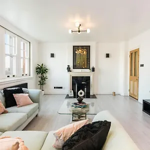 Stunning 3bd Riverside Flat Communal Roof Terrace London