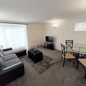 Quiet 1br In Purley, Free Parking & Wifi