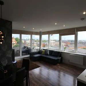 Luxury 2 Bed Penthouse Near Station Apartment *