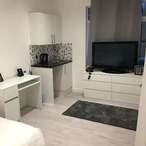 Apartment High Spec Furnished Studio
