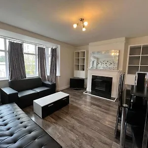 Apartment Bright And Spacious 2 Bedroom