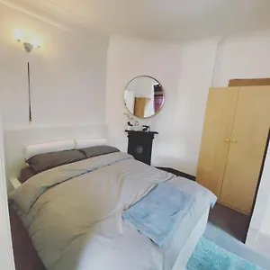 Complete 1 Bedroom With Wi-fi, Kitchen, Tv In Heart Of Chiswick, * London