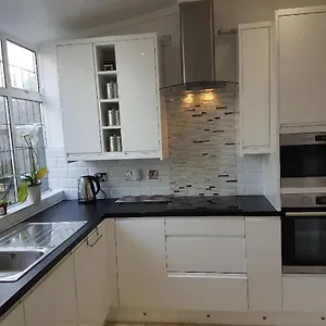 Spareroom @ Plumstead - London - Free Parking Homestay *