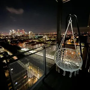 - Shadwell - Wrap Around Balcony W Scenic View Apartment London