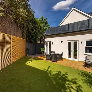 The Battersea Secret - Trendy 3bdr Flat With Patio *