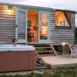 Luxury Retreat 30mins Taxi Ride From West London Holiday home Chessington