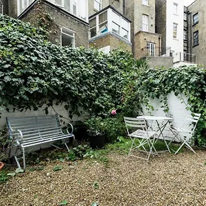 Bright 2 Bedroom 2 Bath Garden Flat In Victoria Apartment