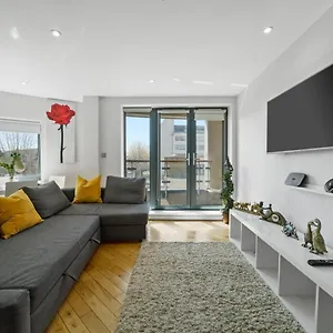 Amisha Modern Deluxe 2 Bed By Tower Bridge Apartman London