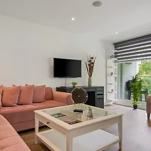 Mysquare Three Bedroom Serviced In Old Street Apartment London