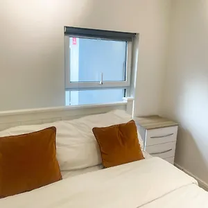 Apartment 96 Uxbridge Road