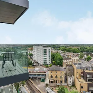 Studios, 1 Bedroom And 2 Bedroom At Kew Bridge In Apartment Brentford