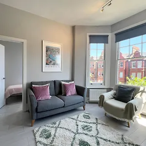 2 Bedroom In South Hampstead Apartment