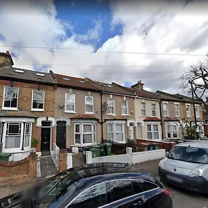 Etchingham 3 Homestay London