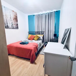 Stunning 3 Bedroom Flat In Stockwell *