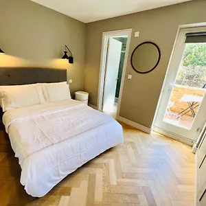 Apartment Stylish 1 Bedroom Designer *