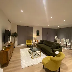 Apartment Marvelous 3 Bed Penthouse In Kewbridge London