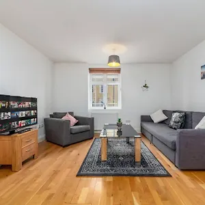 Lovely 2 Bed With With Private Patio Eye