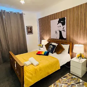 Apartment 2-bedroom Living Flats Near Edgware Road