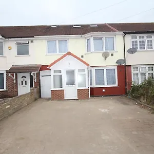 The Heathrow House Apartment *