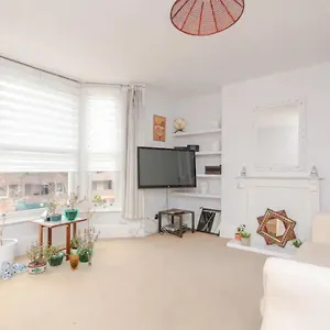 Cheerful 1 Bedroom In Vibrant Maida Vale London