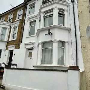 Elmdene Road Homestay *