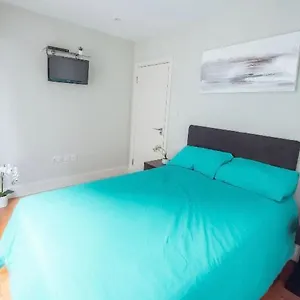 Fantastic 3 Bedrooms Flat In Euston Zone 1 *