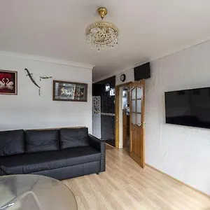 1 Bedroom Flat Close To With Free Parking Arrangement *