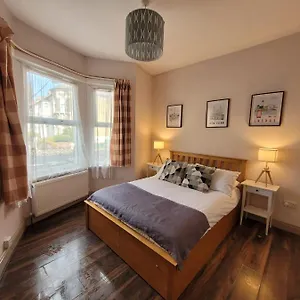 43 Kimberly Road Apartment
