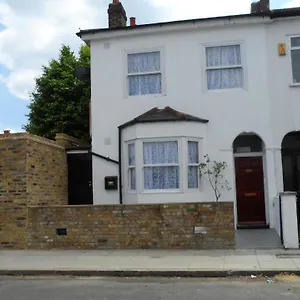 Bubblesbnb 7 Bedroom House, 16 Beds, Sleeps 22 Holiday home *