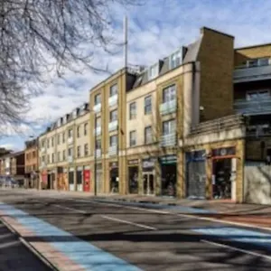 Centrally Located Flat - Battersea Park Road Apartment