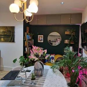 Homestay Bright Spacious In The Park London