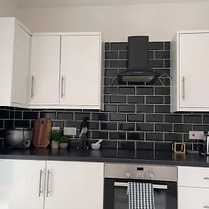 2 Bedroom House Next To Slade Station Apartment Erith