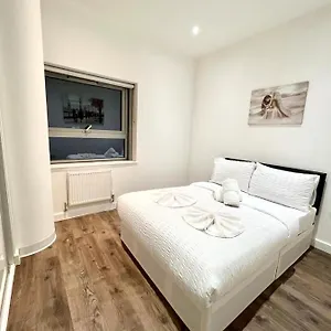 Apartment Spacious Flat In West *