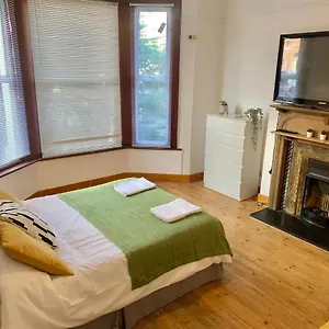Balham, South Spacious 1, 6 Available Homestay