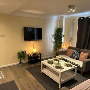 Superb One Bedroom Private Apartment London
