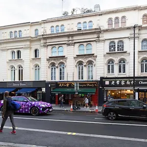 Spacious 4 Bedrooms Flat In New Oxford Street Apartment