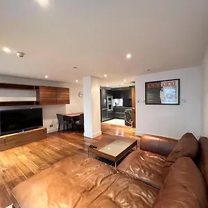 Luxury Plaza Riverside Apartment London